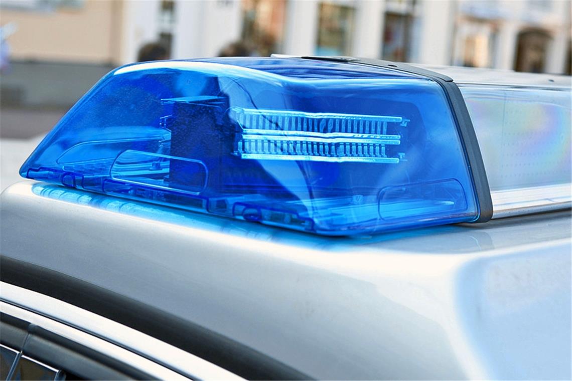 Beim Wenden den Verkehr missachtet Auf der L 115 in Aspach übersah eine Ford-Fahrerin den rückwärtigen Verkehr, sodass es zu einer Kollision kam. Goss Vitalij/stock.adobe.com