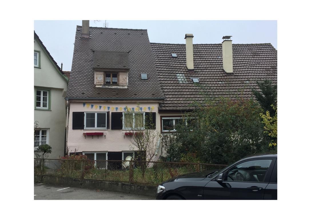 . . .  ein baufällig gewordenes Einfamilienhaus.