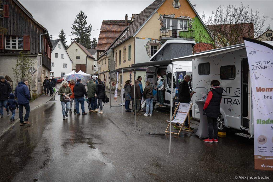 // FleckaSchau 2023 in Unterweissach bei nasskaltem Aprilwetter