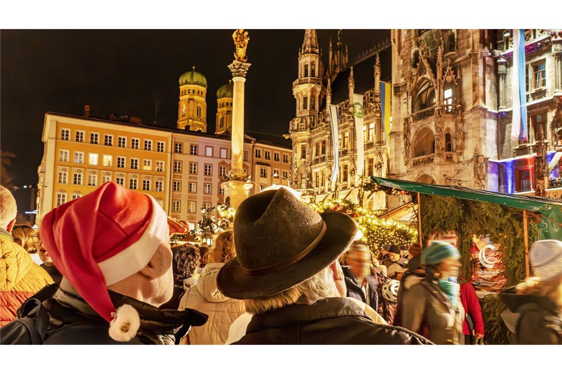 140 Stände  vor prachtvoller Kulisse gibt es  auf dem Marienplatz zu bestaunen. Aber der   Christkindlmarkt  ist nur einer von vielen Weihnachtsmärkten, die München zu bieten hat.