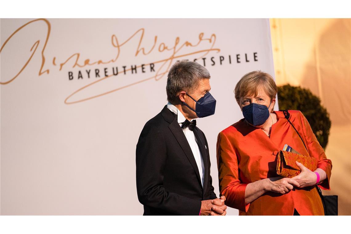 2021 in der Corona-Pandemie trugen Angela Merkel und Joachim Sauer Masken im Festspielhaus.