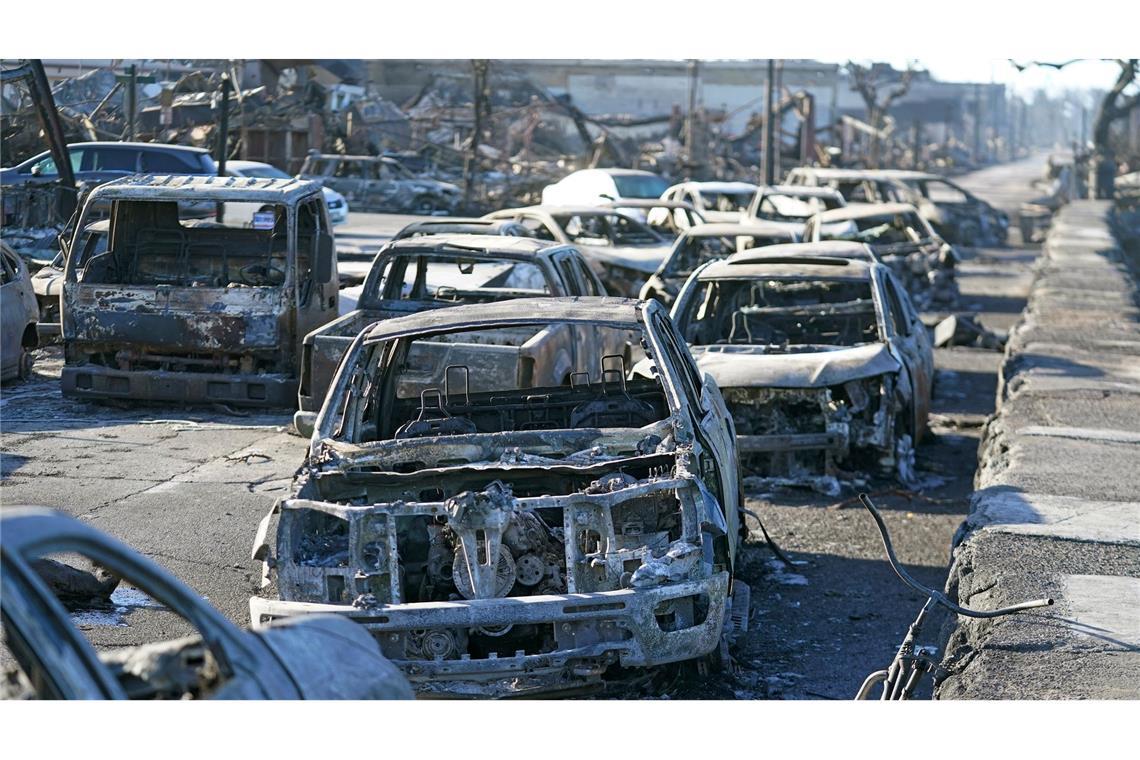 3.000 ausgebrannte Autos musste nach den Bränden entsorgt werden. (Archivbild)