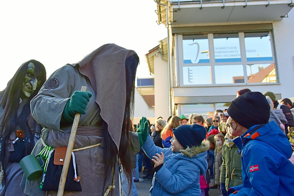 Abklatschen mit den Großerlacher Schelmenbuckel. Faschingsverein Burgstetten: Fa...