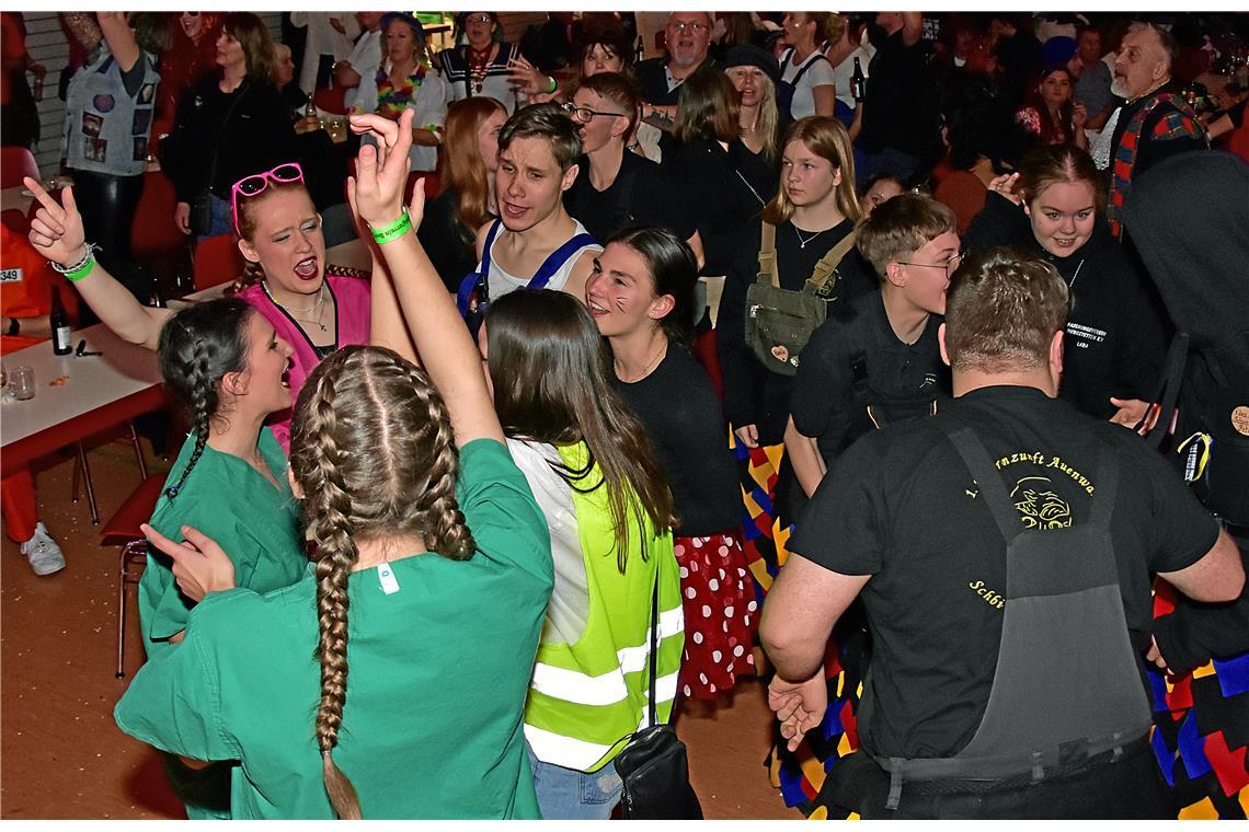 Abtanzen. Die Party ist im vollen Gange. Faschingsverein Burgstetten: Faschingsp...