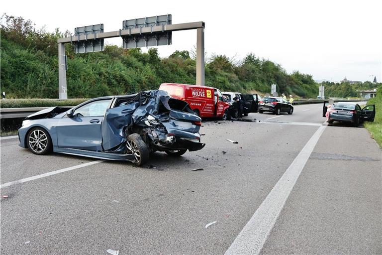 Acht Autos sind auf der B14 kollidiert.7aktuell.de/Kevin Lermer