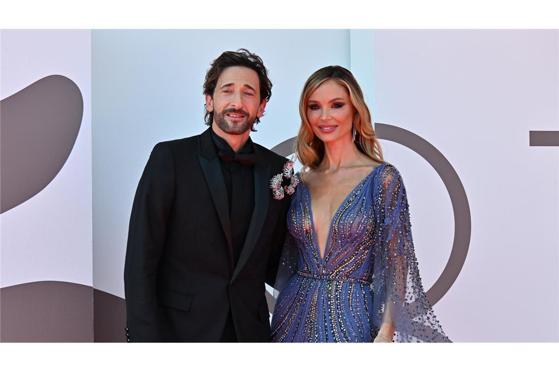 Adrien Brody ist mit seiner Partnerin Georgina Chapman nach Venedig gekommen.