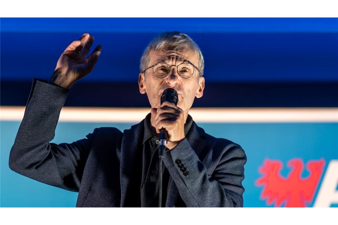 AfD-Spitzenkandidat Hans-Christoph Berndt tritt beim offiziellen Wahlkampfabschluss seiner Partei in Cottbus auf.