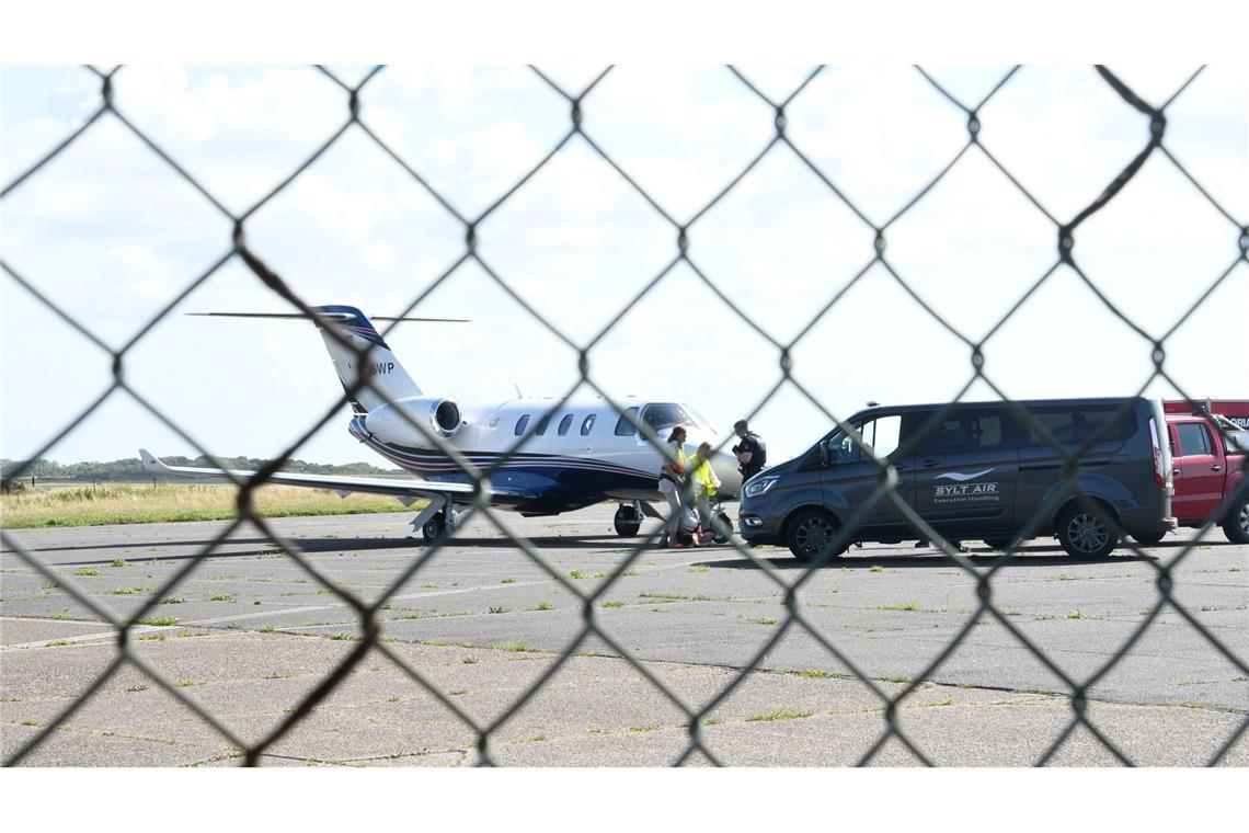 Aktion von Klima-Demonstranten auf dem Flughafen in Sylt