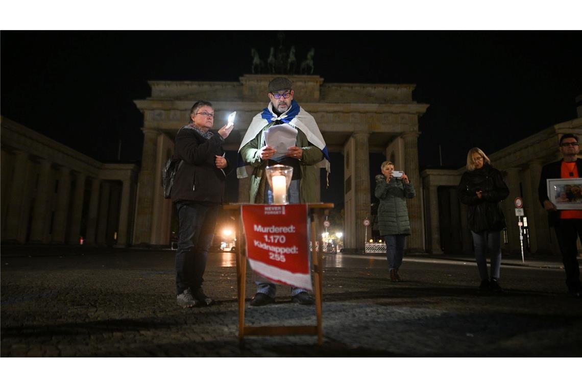 Aktivisten lasen um 5.29 Uhr, dem Zeitpunkt des Überfalls vom 7. Oktober 2023, die Namen der Opfer vor.