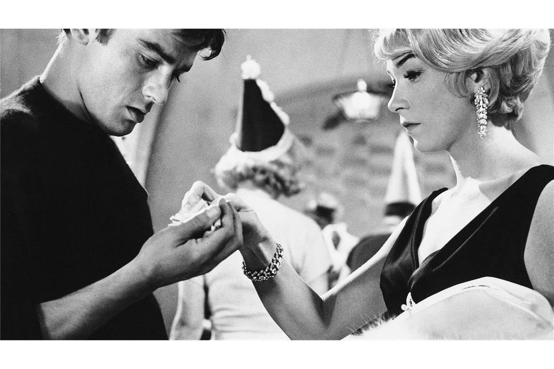 Alain Delon am Set des Films "Der gelbe Rolls-Royce" mit Schauspielerin Shirley MacLaine (Foto - Archiv)