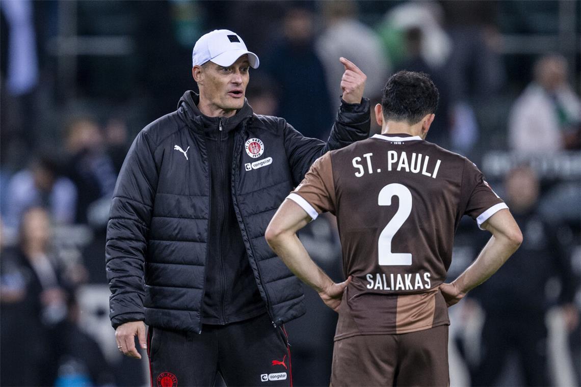 Alexander Blessin gibt seit dieser Saison beim FC St. Pauli die Richtung vor.
         
          Foto: dpa/David Inderlied