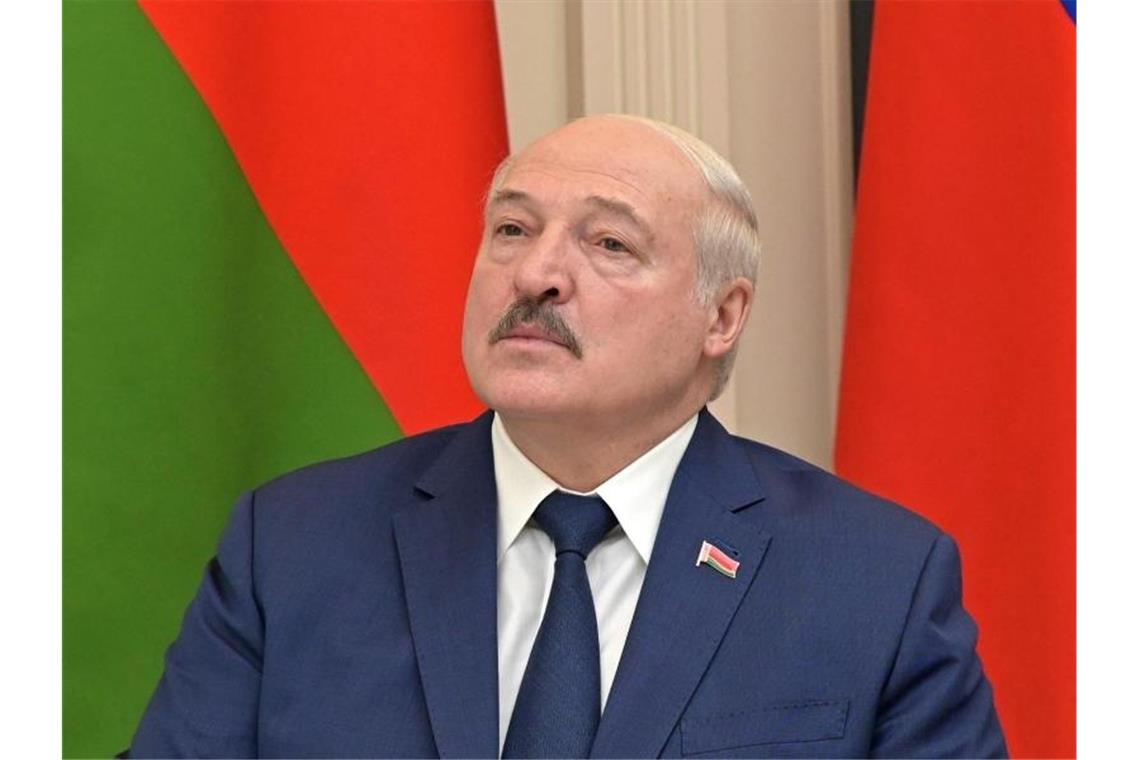 Paris warnt Minsk vor Stationierung russischer Atomwaffen Alexander Lukaschenko vergangene Woche während eines Besuchs in Moskau. Foto: Alexei Nikolsky/Pool Sputnik Kremlin/AP/dpa
