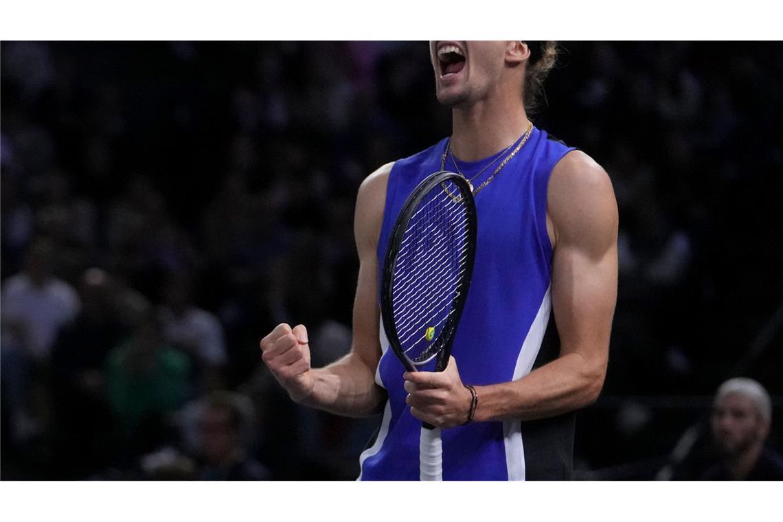 Alexander Zverev jubelt über den Finaleinzug in Paris.