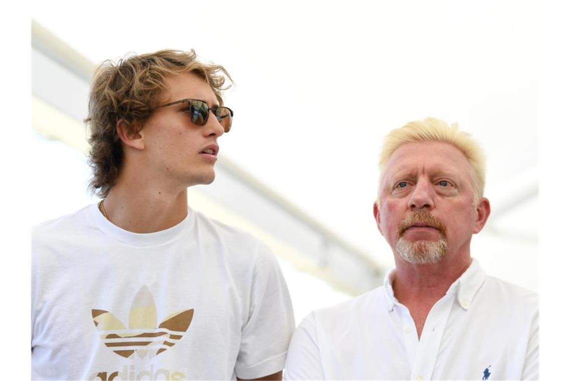Zverev über Becker als Coach: Werde das nicht ausschließen Alexander Zverev (l) möchte ein Trainer-Engagement von Boris Becker nicht ausschließen. Foto: Dan Peled/AAP/dpa