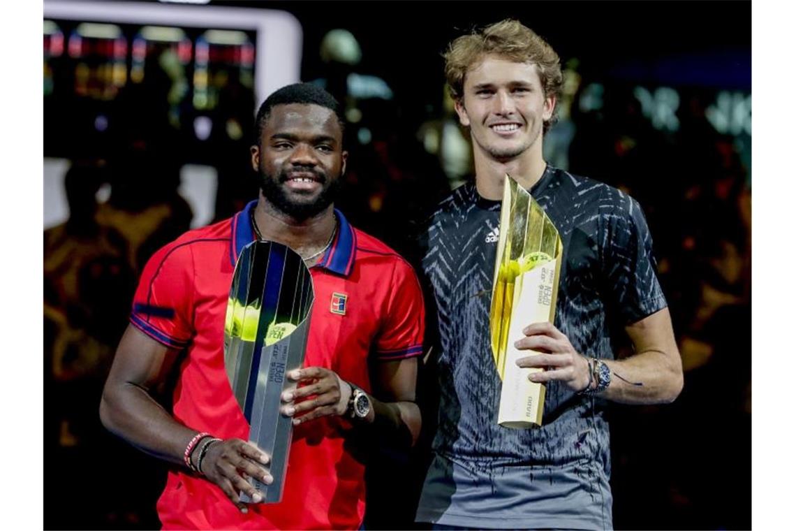 Neue Liebe beflügelt Tennis-Olympiasieger Zverev Alexander Zverev (r) und sein Final-Gegner Frances Tiafoe. Foto: Lisa Leutner/AP/dpa