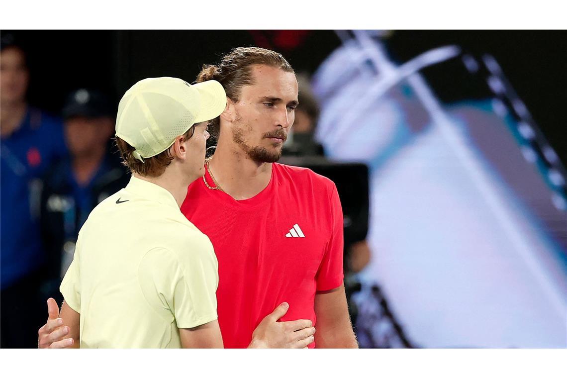 Alexander Zverev (rechts) nach seiner Finalniederlage gegen Jannik Sinner