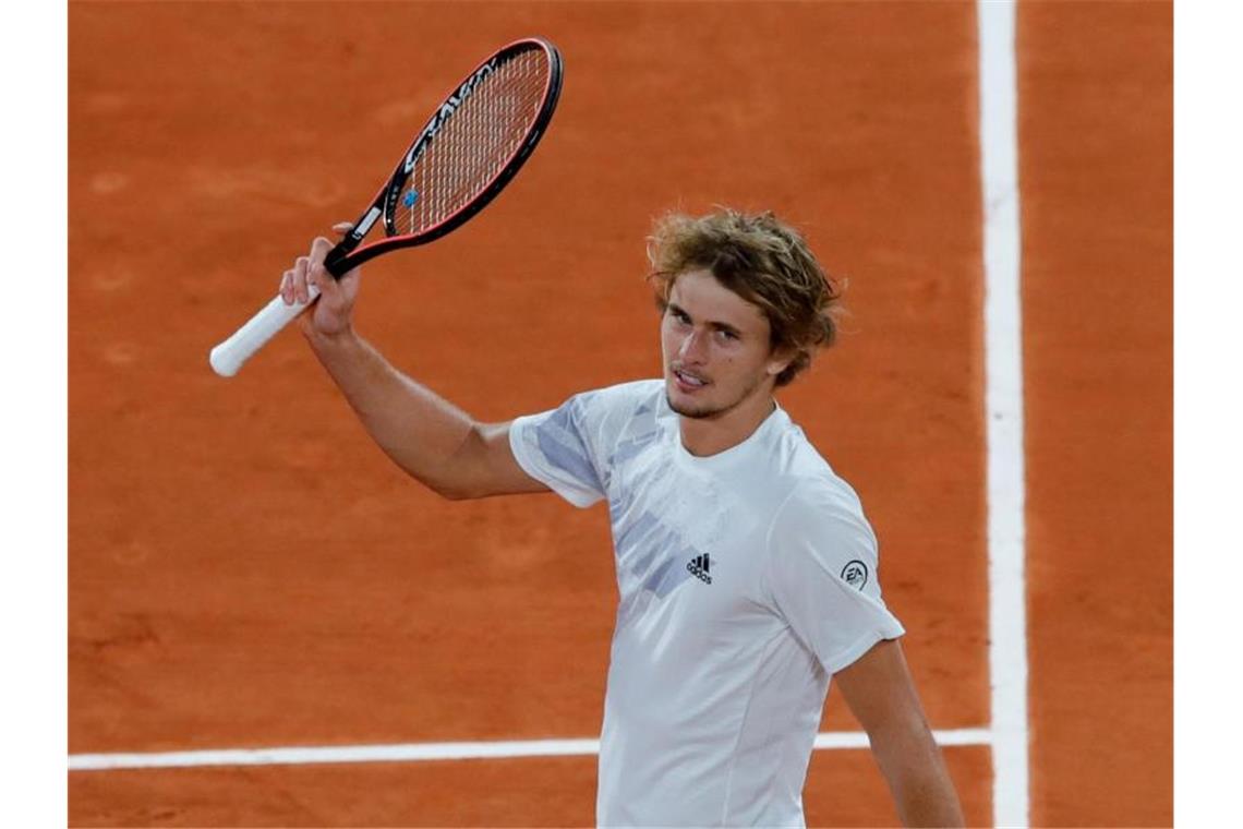 Alexander Zverev will in Paris ins Achtelfinale. Foto: Christophe Ena/AP/dpa