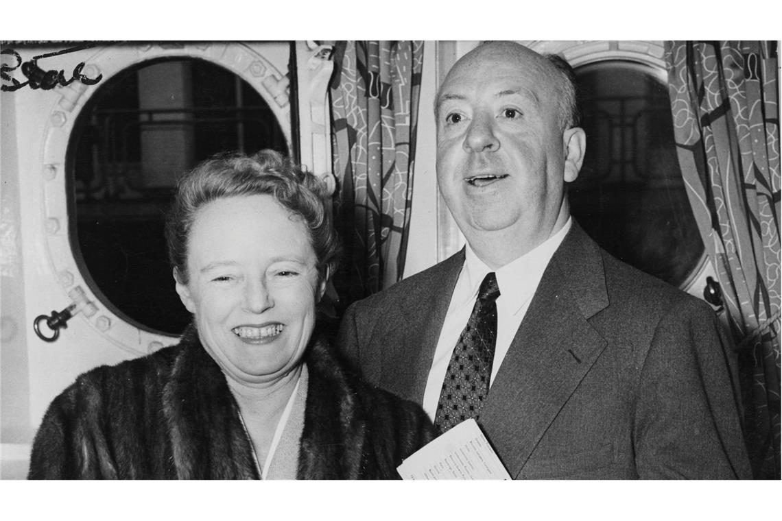 Alfred Hitchcock mit seiner Ehefrau und wichtigsten Kollegin Alma Reville im Jahr 1954.