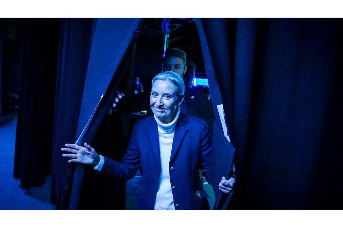 Alice Weidel kommt nach dem „Quadrell", der Vierer-Fernsehrunde der Kanzlerkandidaten, aus dem Studio.