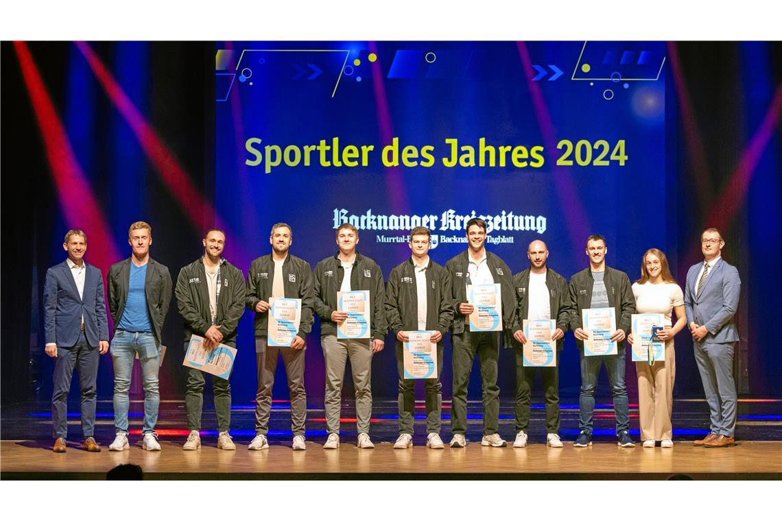 Alle BKZ-Sportler des Jahres auf einem Foto mit Redaktionsleiter Kornelius Fritz...