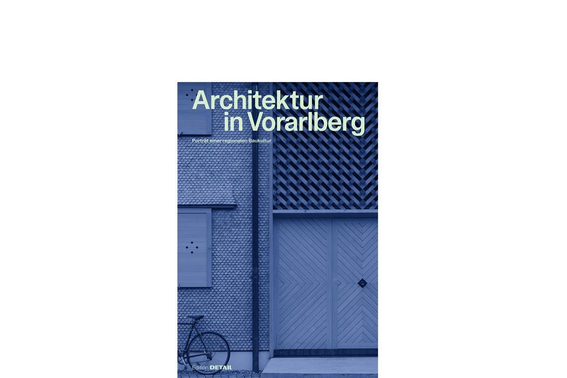 Alle hier gezeigten Fotos stammen aus dem bei Detail neu erschienenen Buch mit dem Titel „Architektur in Vorarlberg“. Die Autorinnen der lesenswerten Texte und Interviews sind Verena Konrad und Sandra Hofmeister.