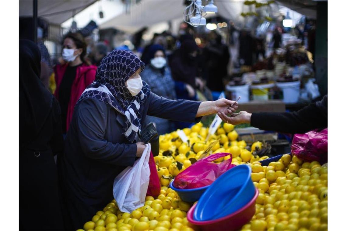 Inflation in der Türkei springt auf knapp 49 Prozent Als Hauptgrund für den starken Anstieg der Verbraucherpreise gilt die lockere Ausrichtung der türkischen Geldpolitik. Foto: Francisco Seco/AP/dpa
