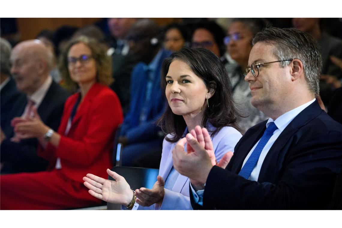 Als Staatsminister im Auswärtigen Amt sitzt Tobias Lindner (Grüne) oft in der ersten Reihe. Was er nach seinem Ausscheiden aus der Berufspolitik beruflich machen will, habe er noch nicht entschieden, sagt er. (Archivfoto)