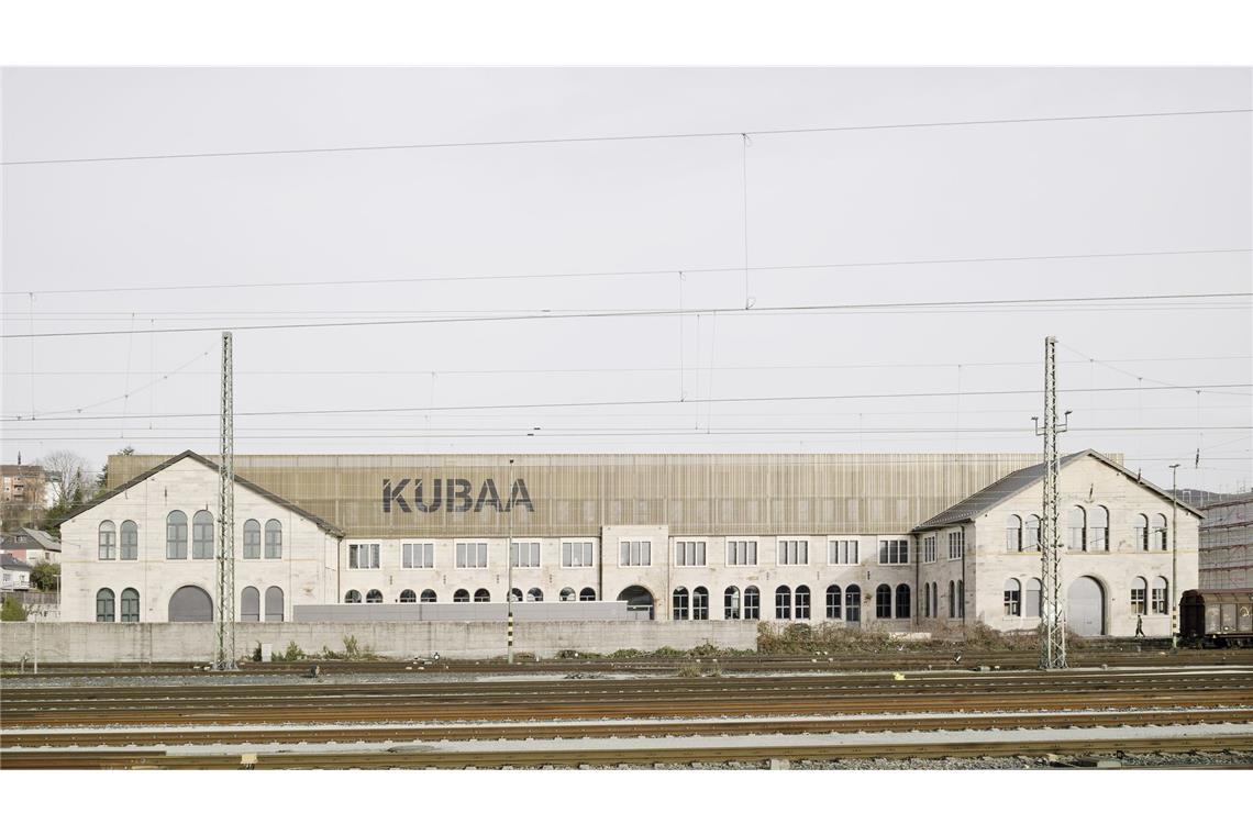 Als vorbildliches Sanierungsprojekt wurde der mit vielen Auszeichnungen schon geehrte Kulturbahnhof Aalen, umgebaut von A+R Architekten aus Stuttgart, ausgewählt in dem Buch.