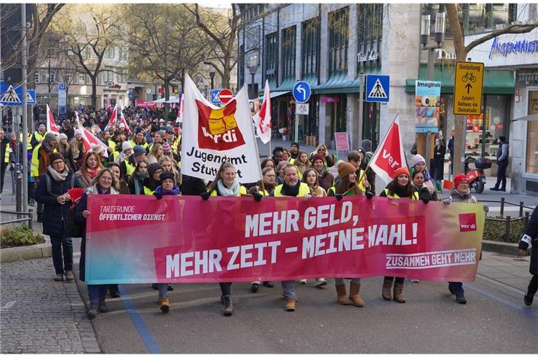 Am 5. Februar gab es den ersten größeren Demonstrationszug von Jugendamtsbeschäftigten.