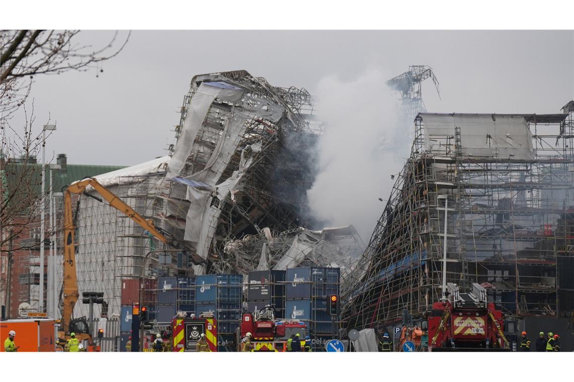 Am Dienstag war in der alten Börse ein Feuer ausgebrochen.