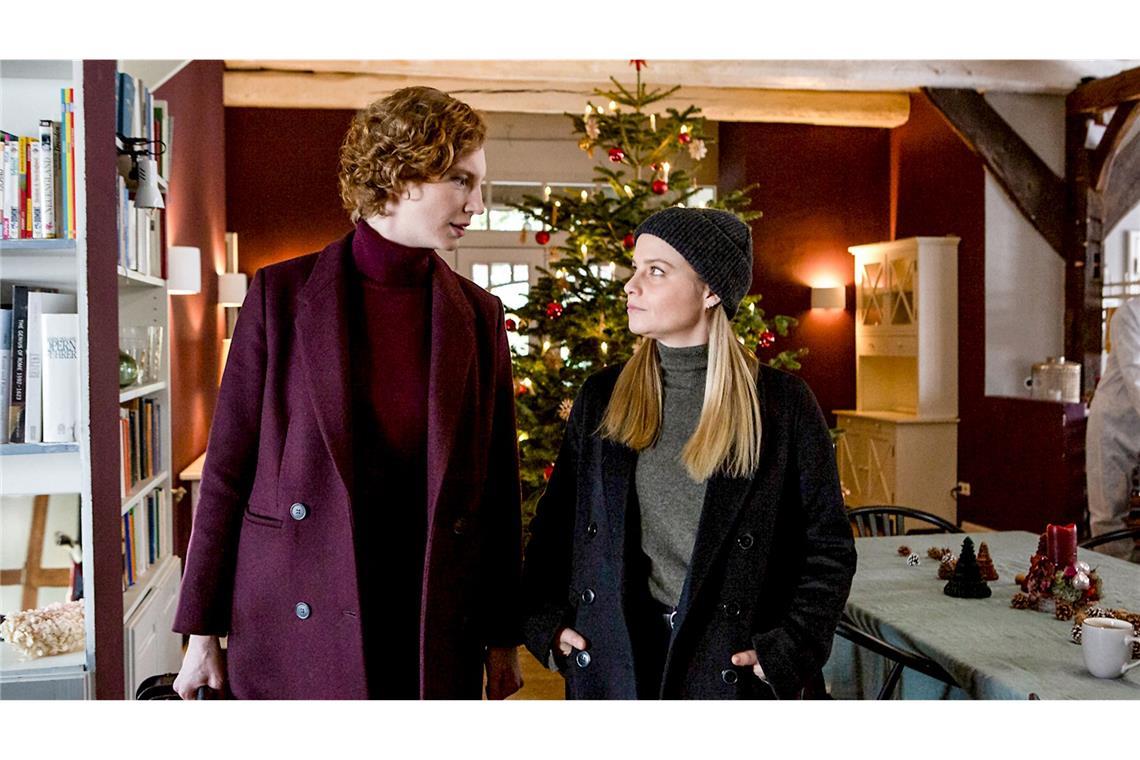 Am ersten Weihnachtsfeiertag werden Linda Selb (Luise Wolfram) und Liv Moormann (Jasna Fritzi Bauer) zu einem Tatort gerufen.