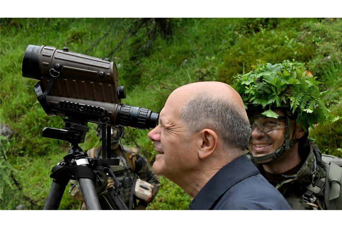 Am falschen Ende gespart? Bundeskanzler Scholz besucht Soldaten