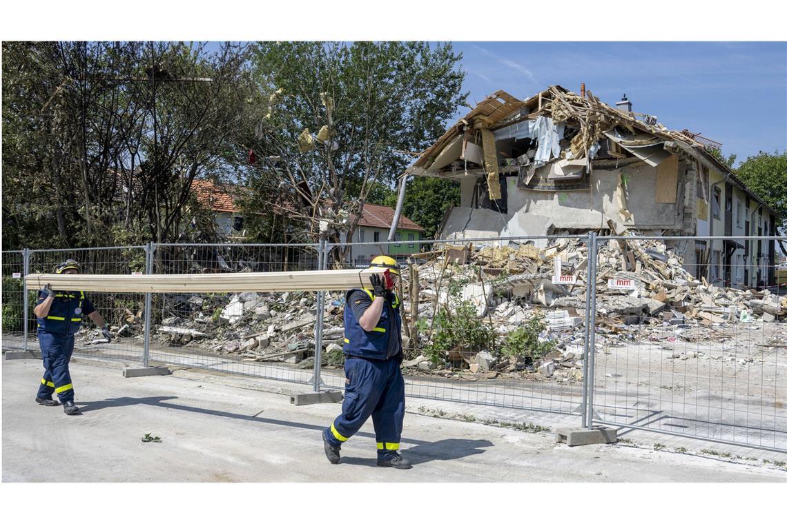 Am Freitagnachmittag kam es zu einer Explosion, bei der ein Haus komplett zerstört und ein 17-Jähriger getötet wurden.