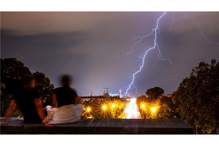 Am meisten blitzt es in Deutschland im August (Archivbild).