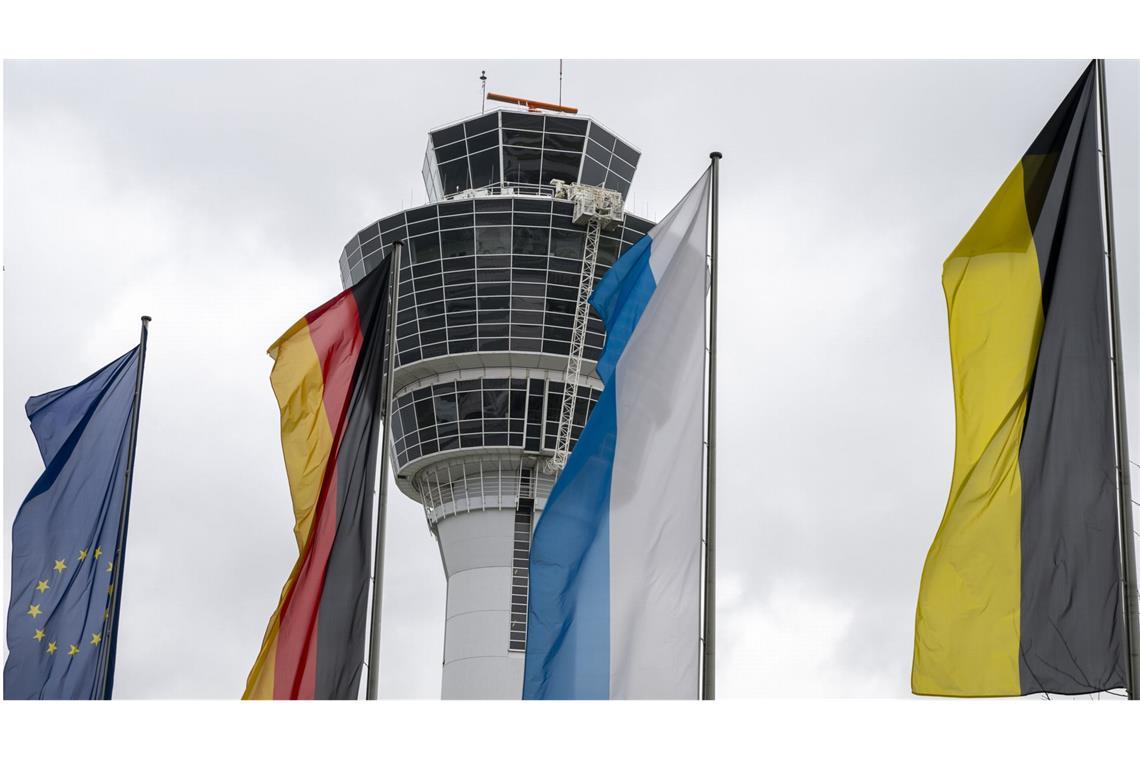 Am Münchner Flughafen haben am Donnerstag 750 Passagiere ihren Flieger verpasst.