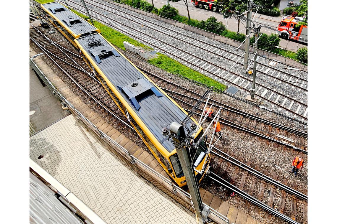 Am Sonntagmittag entgleist eine Stadtbahn in Stuttgart-West. Am Sonntagmittag entgleist eine Stadtbahn in Stuttgart-West.