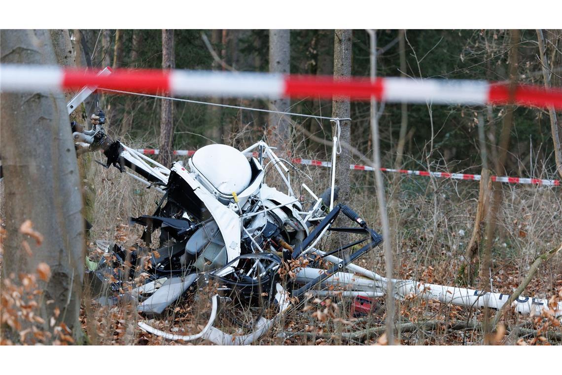 Am Sonntagmittag kam es nahe des Modellflugplatzes Hofberg bei Greding (Landkreis Roth) zu einem Hubschrauberabsturz.