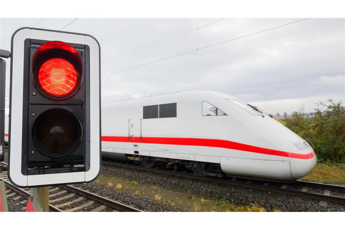 An der ICE-Strecke München-Augsburg-Nürnberg hat die Deutsche Bahn das erste digitale Stellwerk an einer Hochgeschwindingkeitsstrecke in Betrieb genommen. (Archivbild)