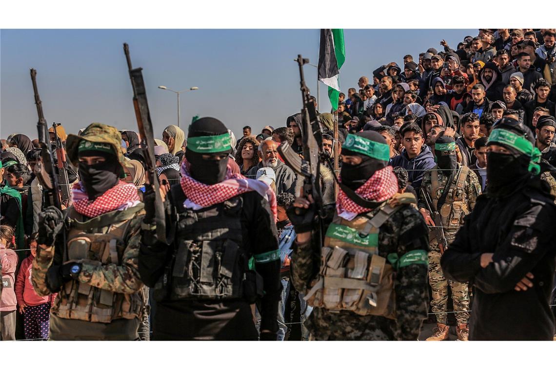 An der Inszenierung der bisherigen Geisel-Übergaben durch die Hamas entzündete sich scharfe Kritik. (Archivbild)