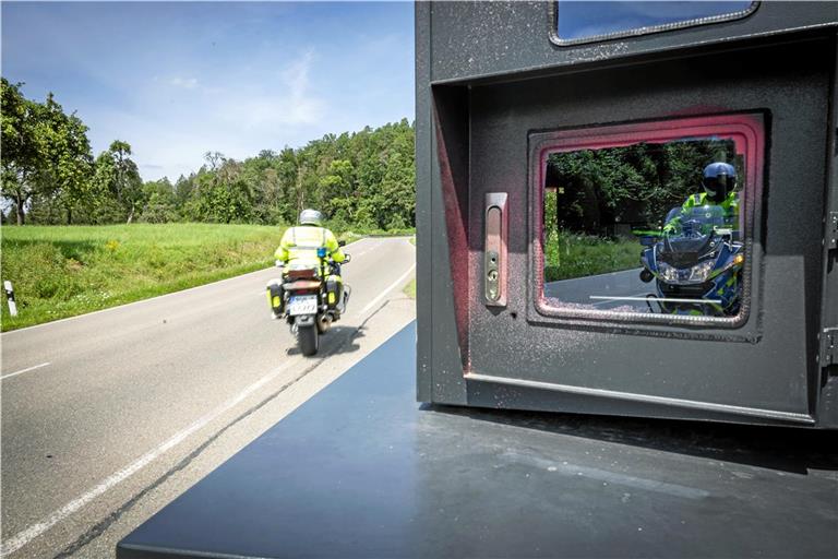 An der Sulzbacher Steige sind über den Sommer hinweg sogenannte Enforcement Trailer zur Geschwindigkeitsüberwachung eingesetzt worden. Foto: Alexander Becher