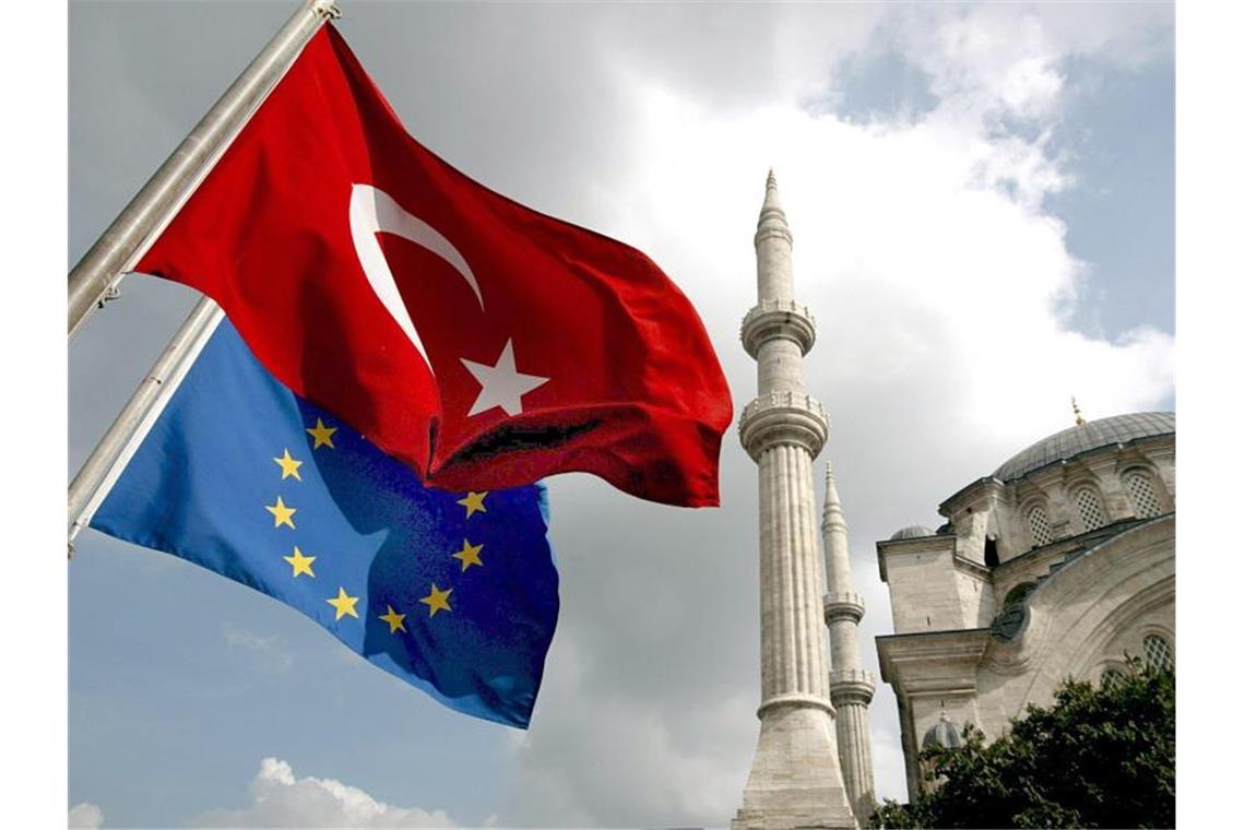 EU lockt Türkei mit Zollunion An einem Ausbau der Zollunion haben sowohl die EU als auch die Türkei ein großes wirtschaftliches Interesse. Er könnte etwa den Handel im Agrar- und Dienstleistungsbereich ankurbeln. Foto: epa Tolga Bozoglu/EPA_FILES/dpa