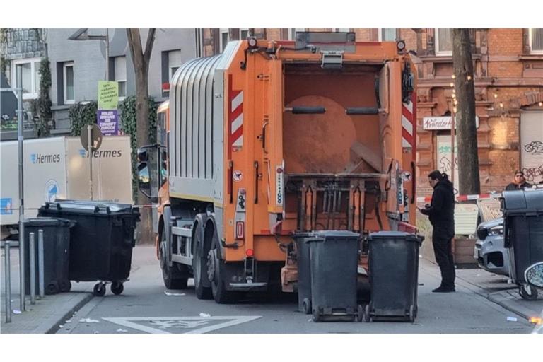 An einem Müllfahrzeug in Mannheim war es zu einer Verpuffung gekommen.