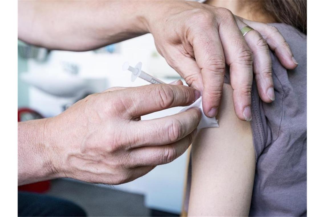 Biontech: Impfung wirksam und sicher bei jüngeren Kindern Anders als in der Altersgruppe über zwölf wurde den Kindern von fünf bis elf Jahren für die klinische Studie nur ein Drittel der Dosis verabreicht. Foto: Fabian Sommer/dpa