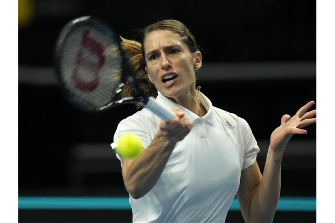 „Traurig und enttäuscht“ - Aus für deutsche Tennis-Damen Andrea Petkovic verlor auch ihr zweites Einzel in Prag. Foto: Petr David Josek/AP/dpa