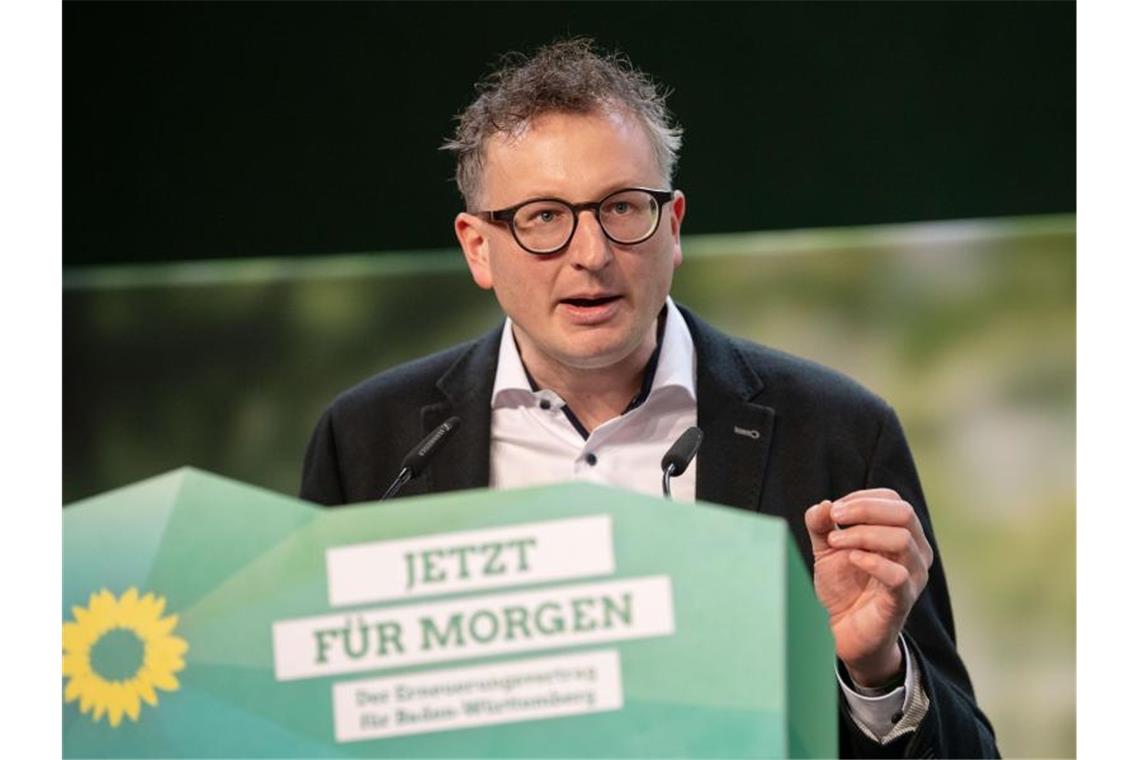 Grüne Regierungsseite steht und wird Fraktion vorgestellt Andreas Schwarz, Fraktionsvorsitzender von Bündnis 90/Die Grünen im Landtag von Baden-Württemberg. Foto: Marijan Murat/dpa/Archivbild