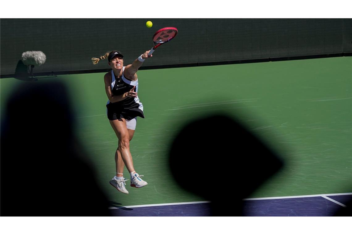 Angelique Kerber hat zum zweiten Mal seit ihrem Comeback nach der Baby-Pause ein Match gewonnen und sich beim Masters in Indian Wells für die zweite Runde qualifiziert. Die ehemalige Nummer eins der Weltrangliste gewann gegen die Kroatin Petra Martic 6:3 und 6:4.