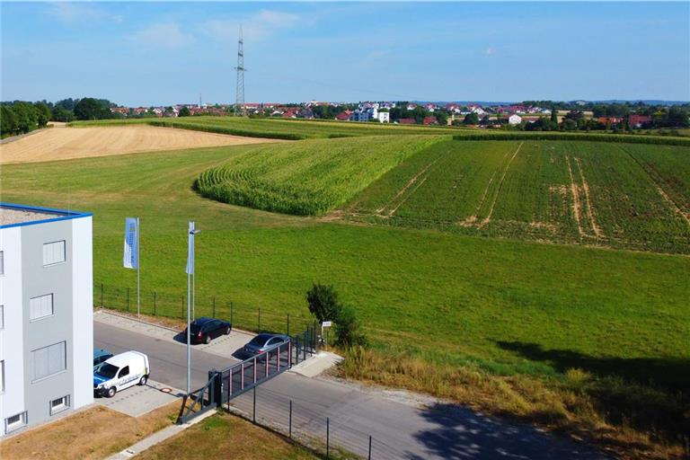 Angrenzend an die bestehende Bebauung sollen in Richtung Maubach weitere Bauflächen für Unternehmen entstehen. Archivfoto: Werner Kuhnle