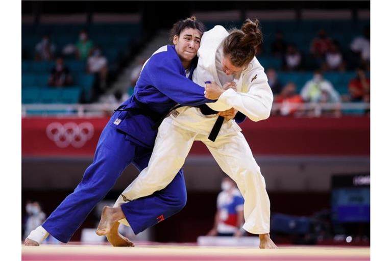 Anna-Maria Wagner (r) hat den Bronzekampf gewonnen. Foto: Oliver Weiken/dpa