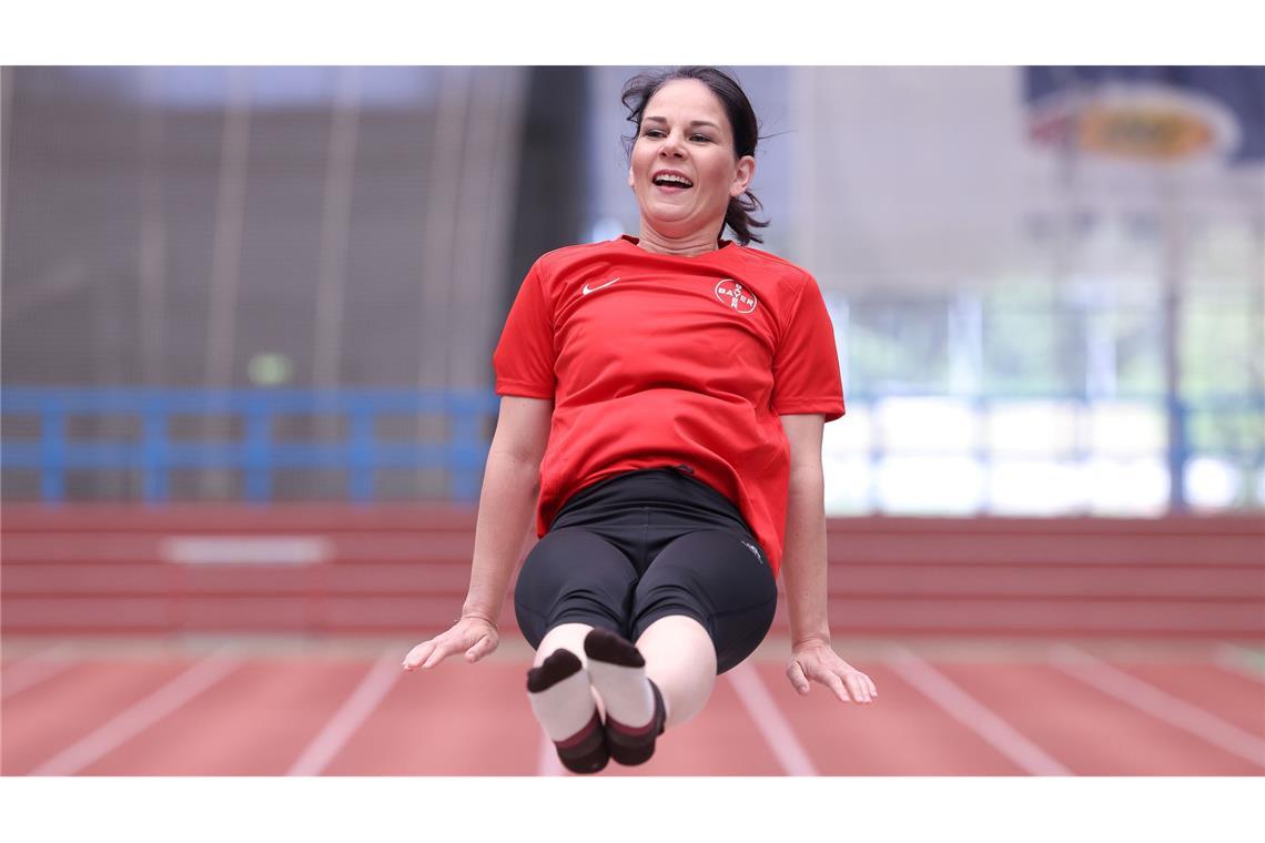 Annalena Baerbock macht es vor: So ein Trampolin verleiht Flüüügel.