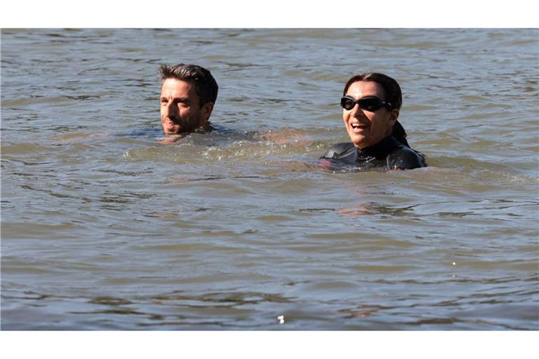 Anne Hidalgo in der Seine.